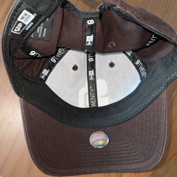 Women's San Diego Padres New Era Brown Team Glisten 9TWENTY Adjustable Hat - Picture 2 of 2